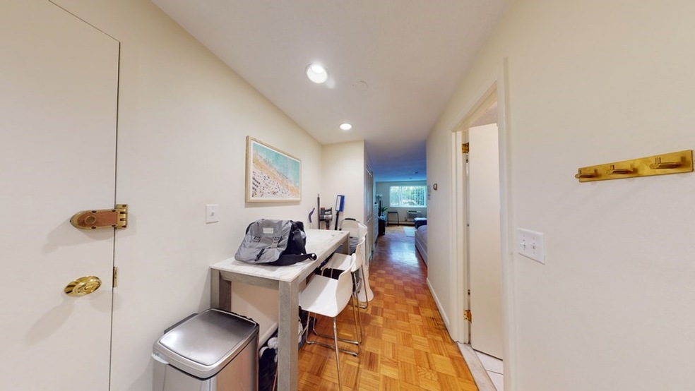 81 Green St unit 15, Brookline, MA 02446 - photo 1