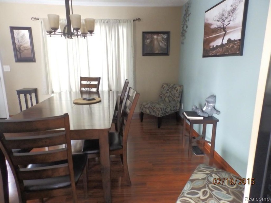 DINING ROOM/LIVING ROOM