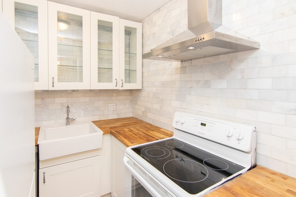 95 Grove St unit 3, West Roxbury, MA 02132 - photo 1