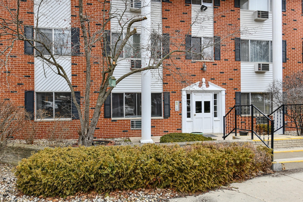 255 Elmwood Ave unit 205, Lake Geneva, WI 53147 - photo 1