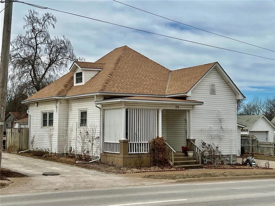 714 N 16th St, Parsons, KS 67357 - photo 1