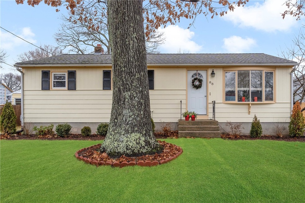 88 Custer St, Warwick, RI 02889 - photo 1