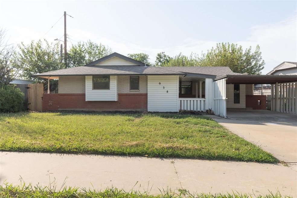 938 NW 5th St, Moore, OK 73160 - photo 1