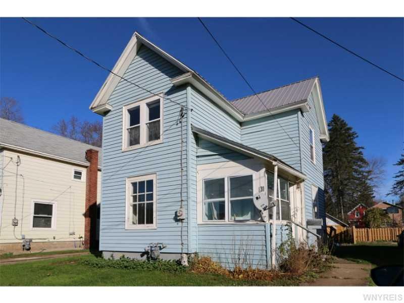 Exterior Front vinyl siding and newer metal roof