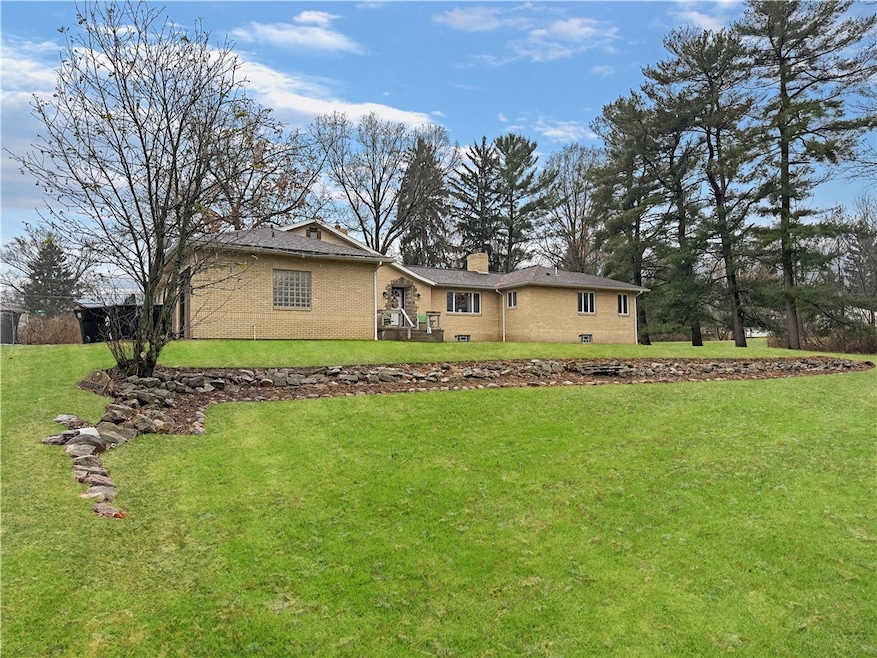 1305 Mercer Ave, Hermitage, PA 16148 - photo 1