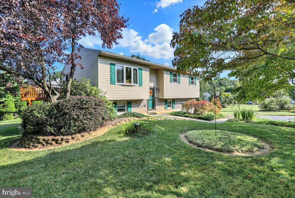 7428 Hillock Ln, Reading, PA 19606 - photo 1