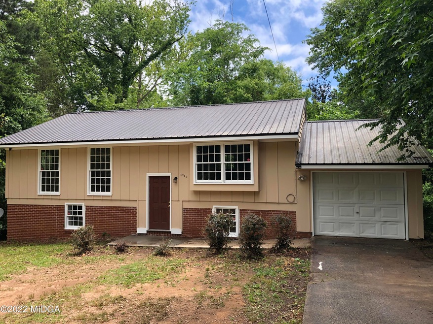 1211 Timberlane Drive