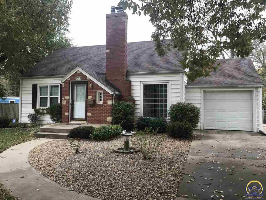 2021 SW Webster Ave, Topeka, KS 66604 - photo 1