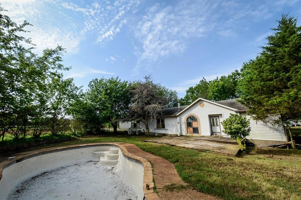 1918 Flowing Wells Rd, Pottsboro, TX 75076 - photo 1