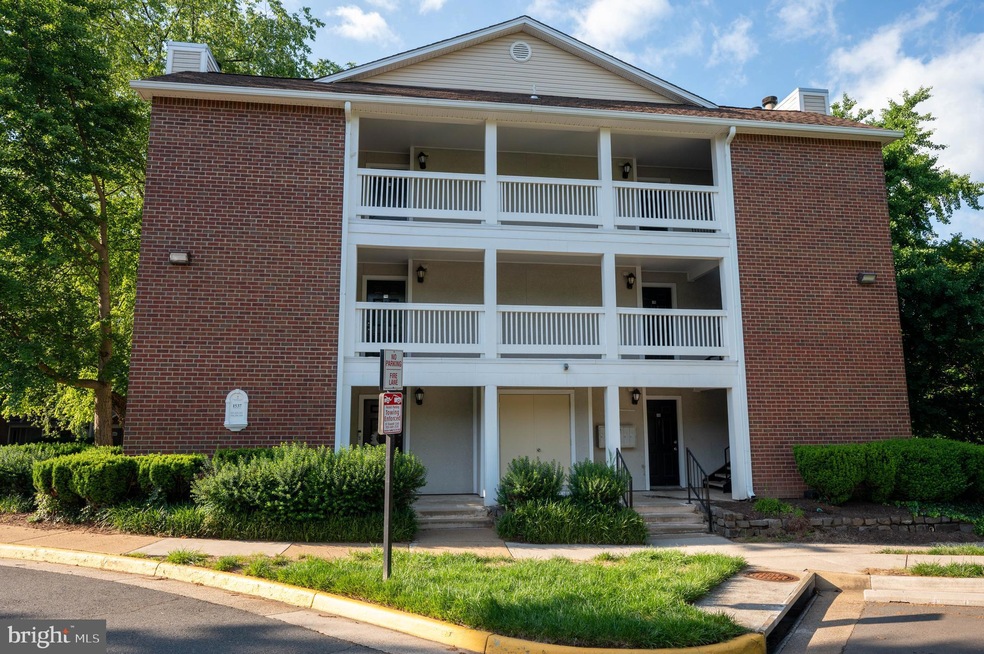 1537 Lincoln Way unit 203, McLean, VA 22102 - photo 1