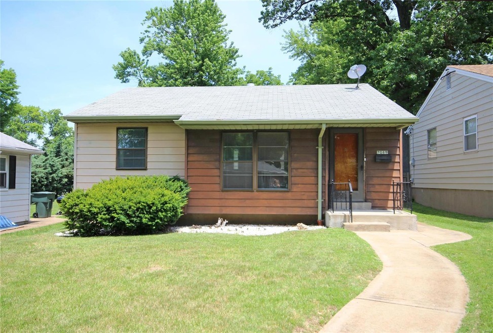 Nearly 1200 sf living space in Lindenwood Park neighborhood.