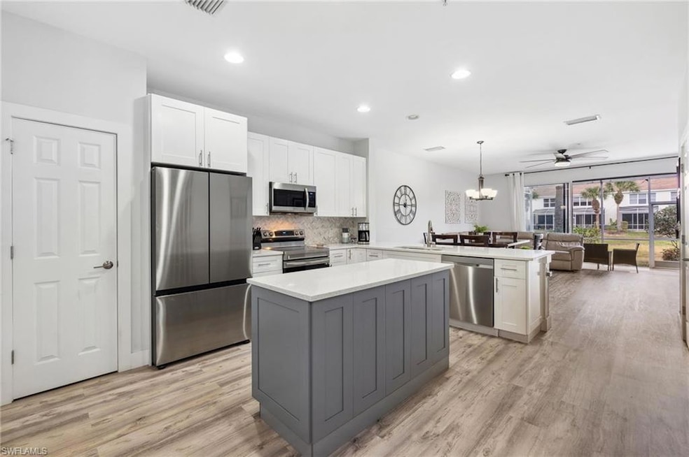 Kitchen featuring kitchen peninsula, a center isla