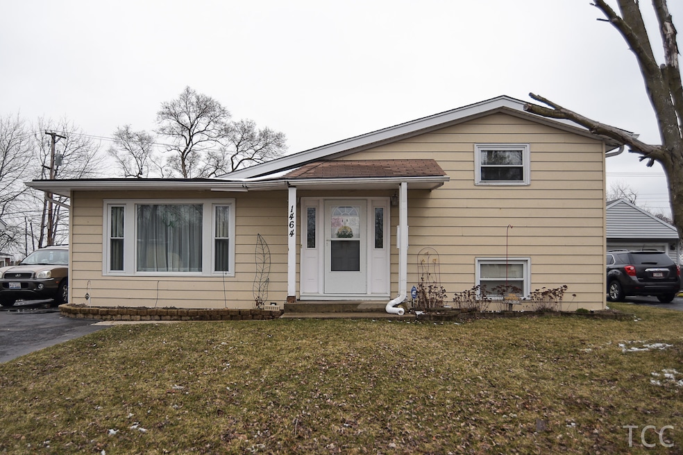 1464 Kings Rd, Carpentersville, IL 60110 - photo 1