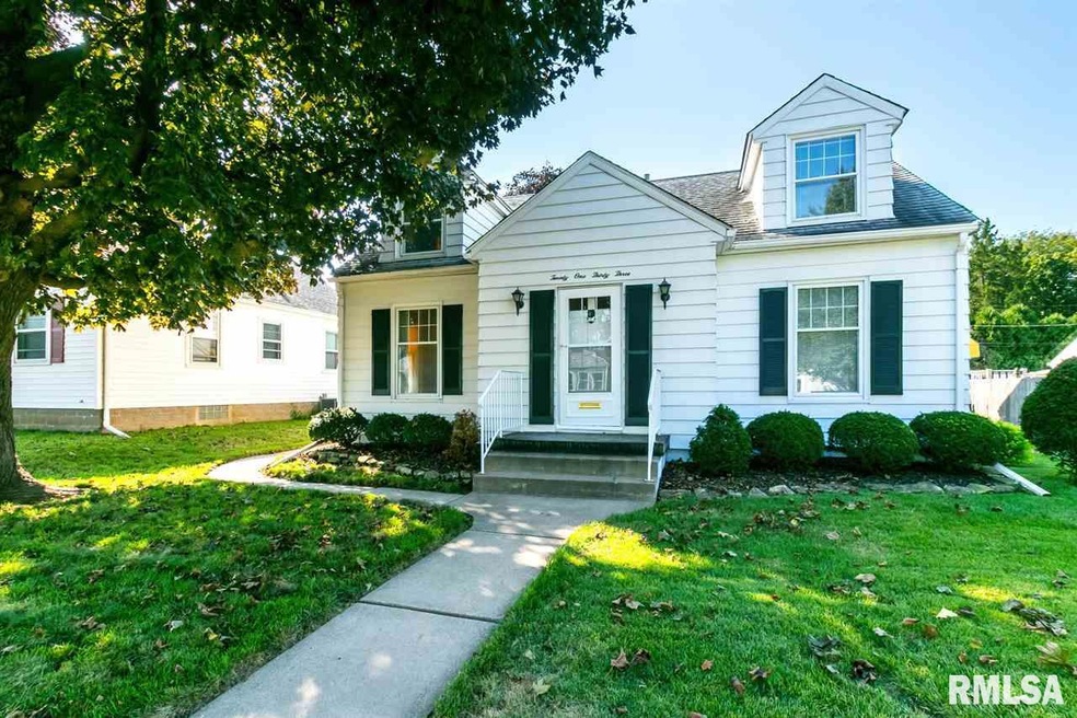 2133 W High St, Davenport, IA 52804 - photo 1