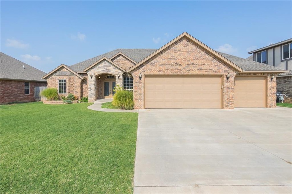 913 Ryan Rd, Moore, OK 73160 - photo 1