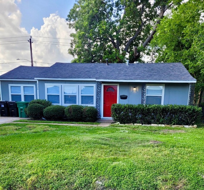 2726 Stallings Dr, Houston, TX 77088 - photo 1