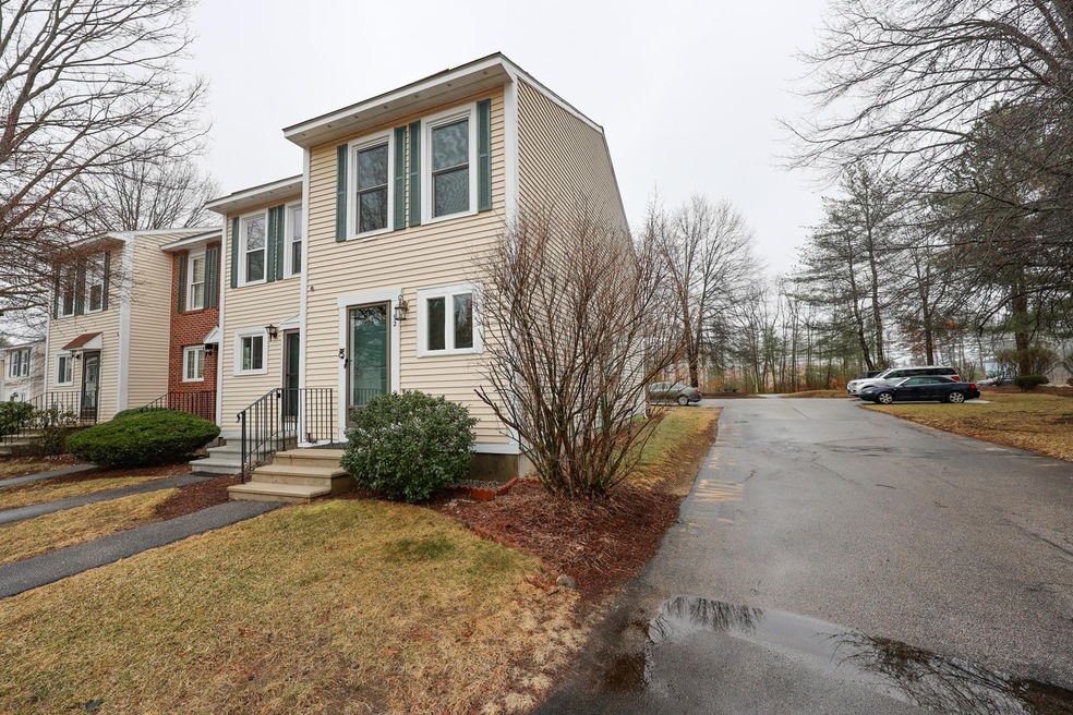 92 Shelburne Rd, MerriMacK, NH 03054 - photo 1