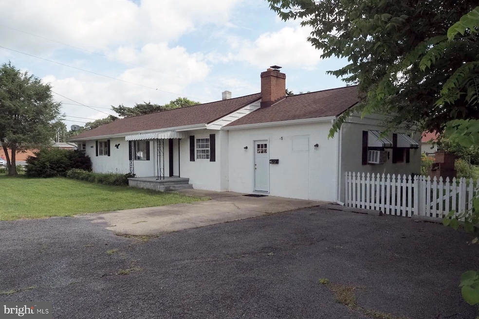 612 N Preston St unit 1, Ranson, WV 25438 - photo 1