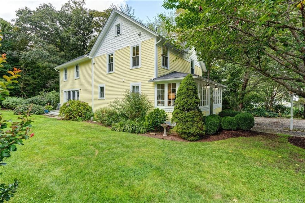 Charming Cottage Farmhouse Style in the Heart of I