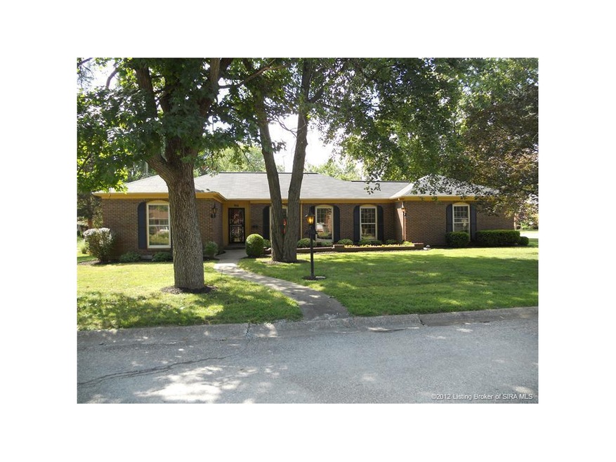 916 Woodside Dr, New Albany, IN 47150 - photo 1