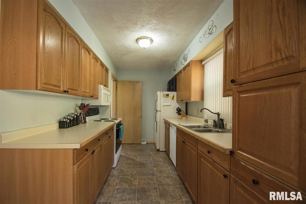 1518 Eastern Ave, Davenport, IA 52803 - photo 1