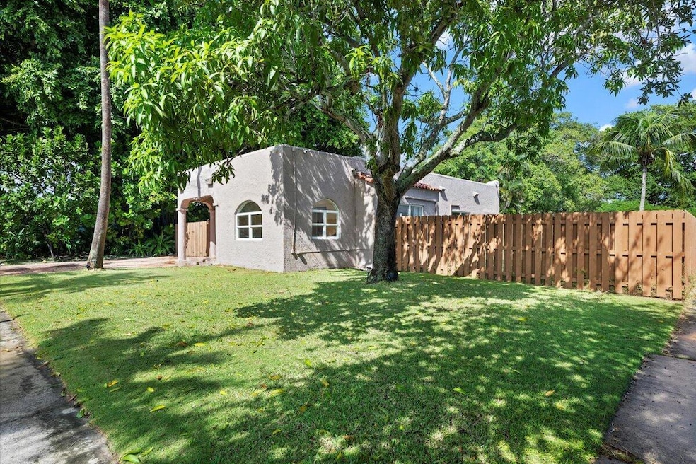 511 Upland Rd, West Palm Beach, FL 33401 - photo 1