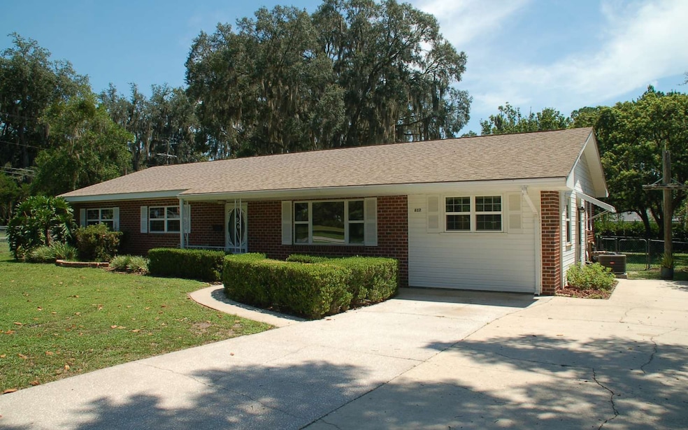 617 NW Gwen Lake Ave, Lake City, FL 32055 - photo 1