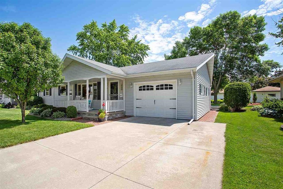 515 Susan St, Combined Locks, WI 54113 - photo 1