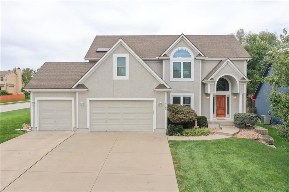 4388 SW Creekview Dr, Lees Summit, MO 64082 - photo 1