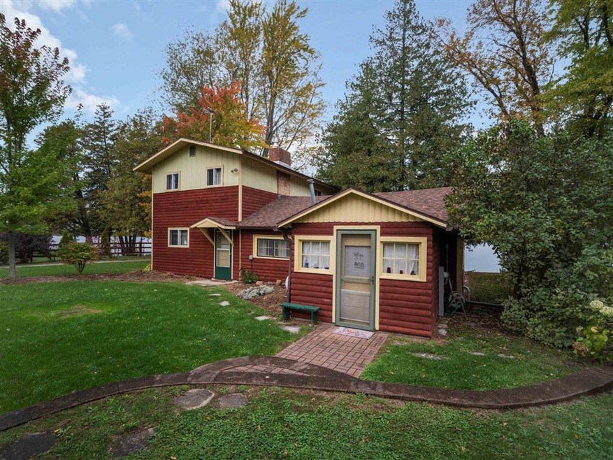 W6206 Crescent Ln, Crivitz, WI 54114 - photo 1