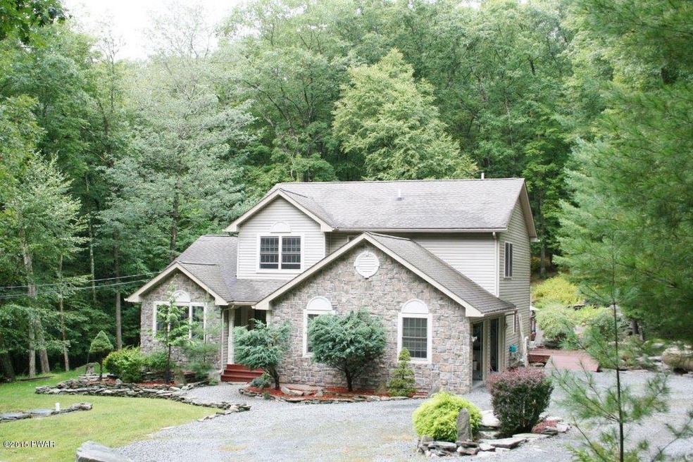 427 Spruce St, Hawley, PA 18428 - photo 1