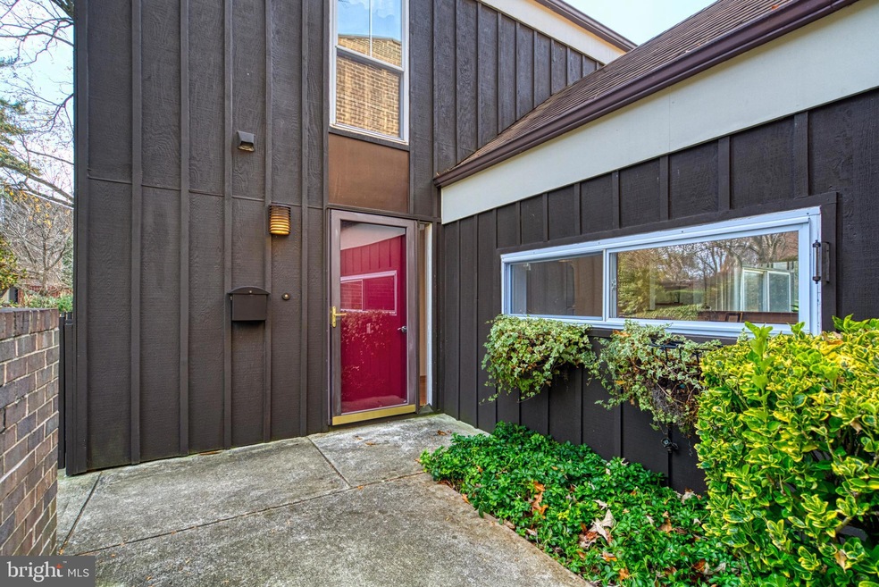 11456 Links Dr, Reston, VA 20190 - photo 1