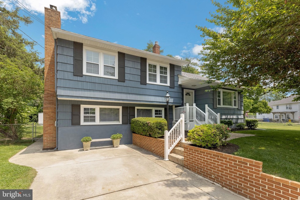 433 Parkview Dr, Mount Holly, NJ 08060 - photo 1