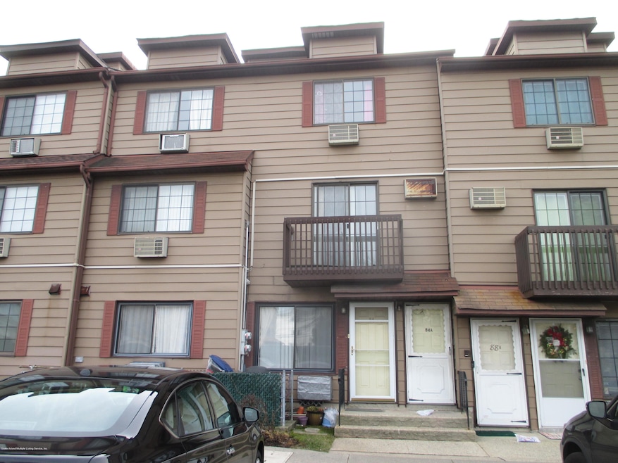 84 Daffodil Ln unit A, Staten Island, NY 10314 - photo 1