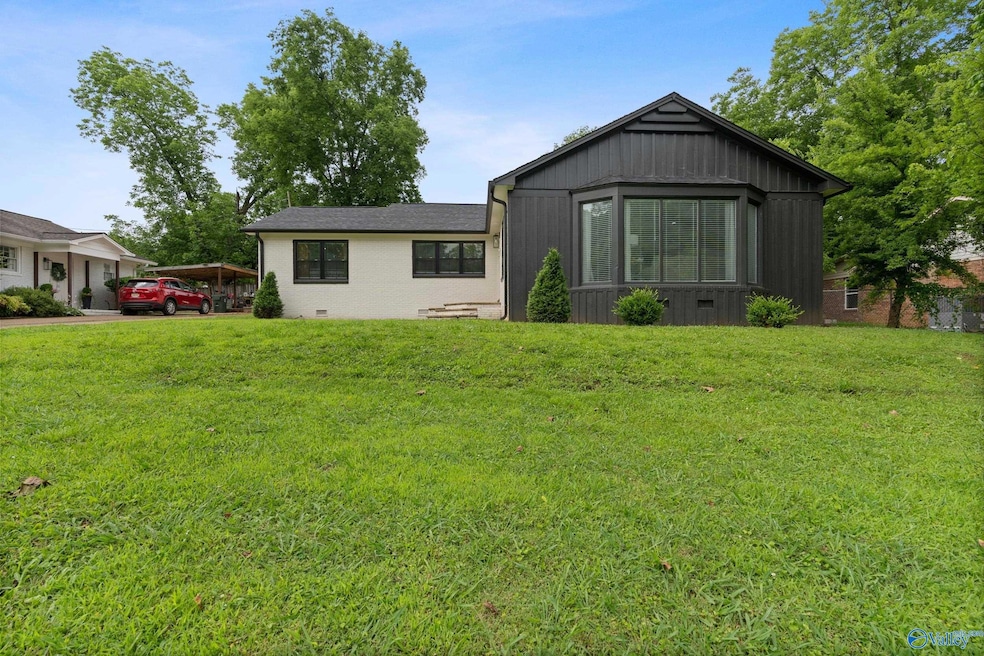 508 Martin St, Scottsboro, AL 35768 - photo 1