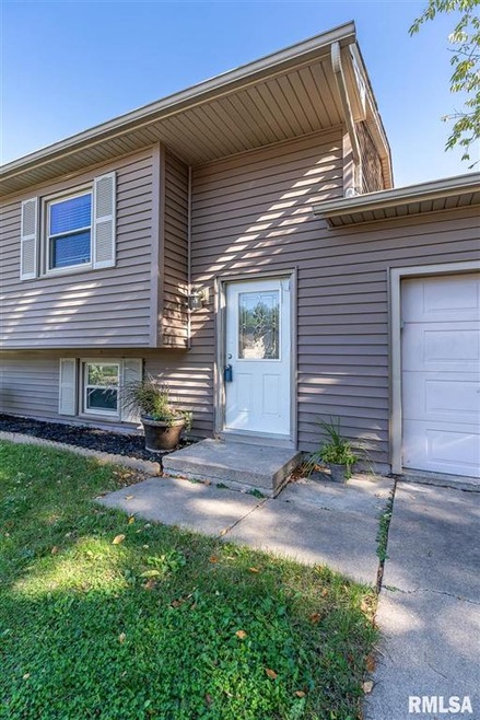 1419 N Zenith Ave, Davenport, IA 52804 - photo 1