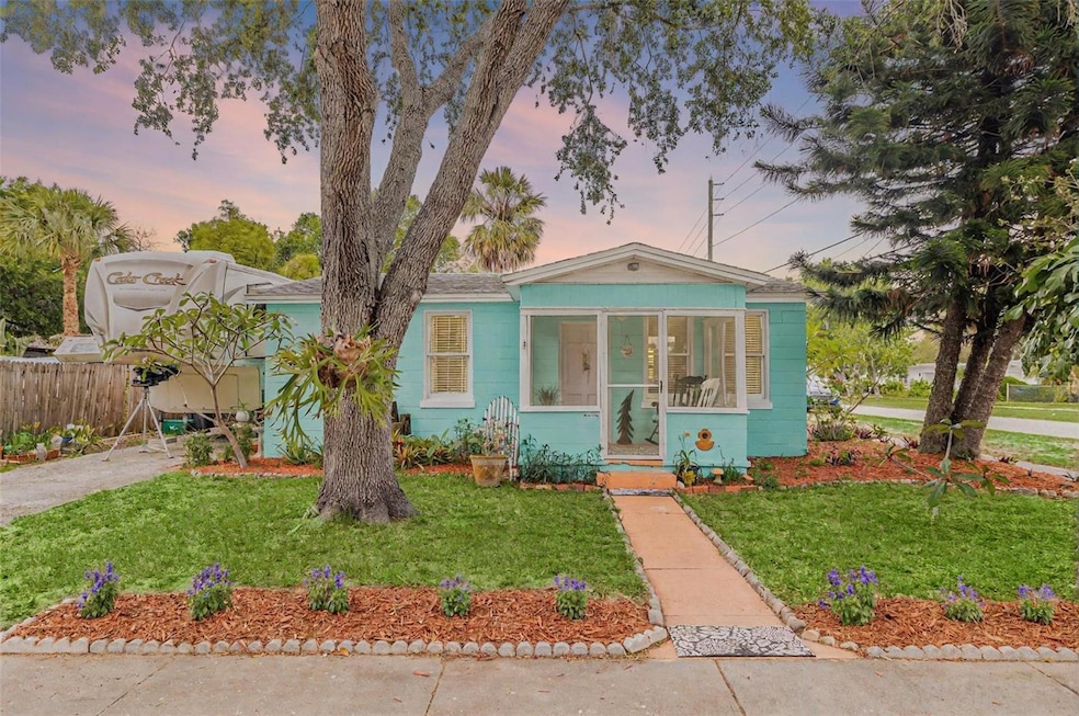 Welcome to this charming 2BR/1BA bungalow located in the heart of Tarpon Springs.