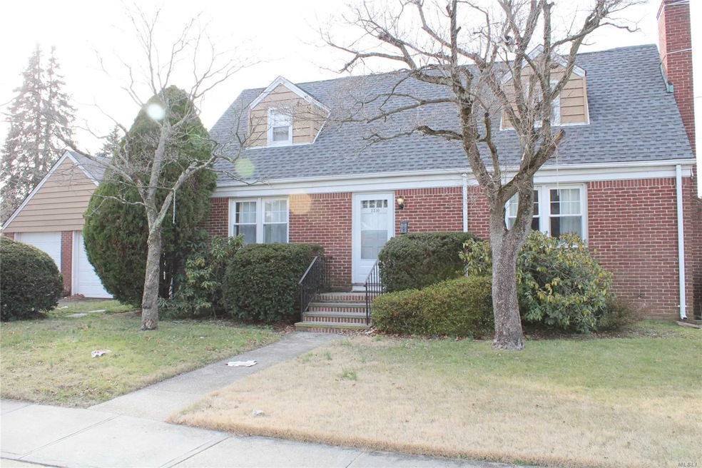 2310 Yorktown St, Oceanside, NY 11572 - photo 1