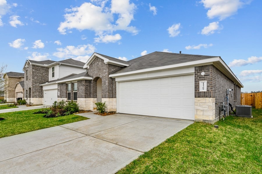 14309 W Pine Heart Dr, Conroe, TX 77302 - photo 1