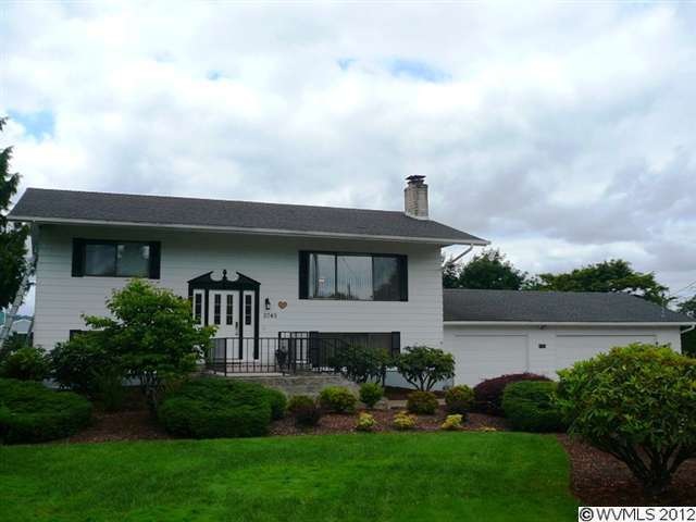 2045 SE Laura Ln, Dallas, OR 97338 - photo 1