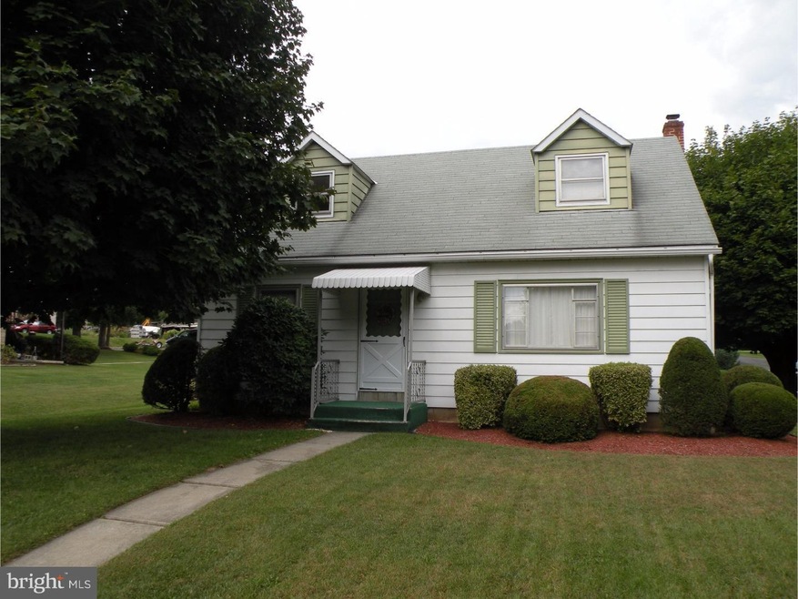 4331 Winfield St, Emmaus, PA 18049 - photo 1