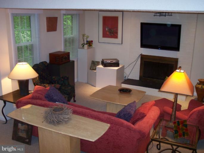 12211 Folkstone Dr, Herndon, VA 20171 - photo 1