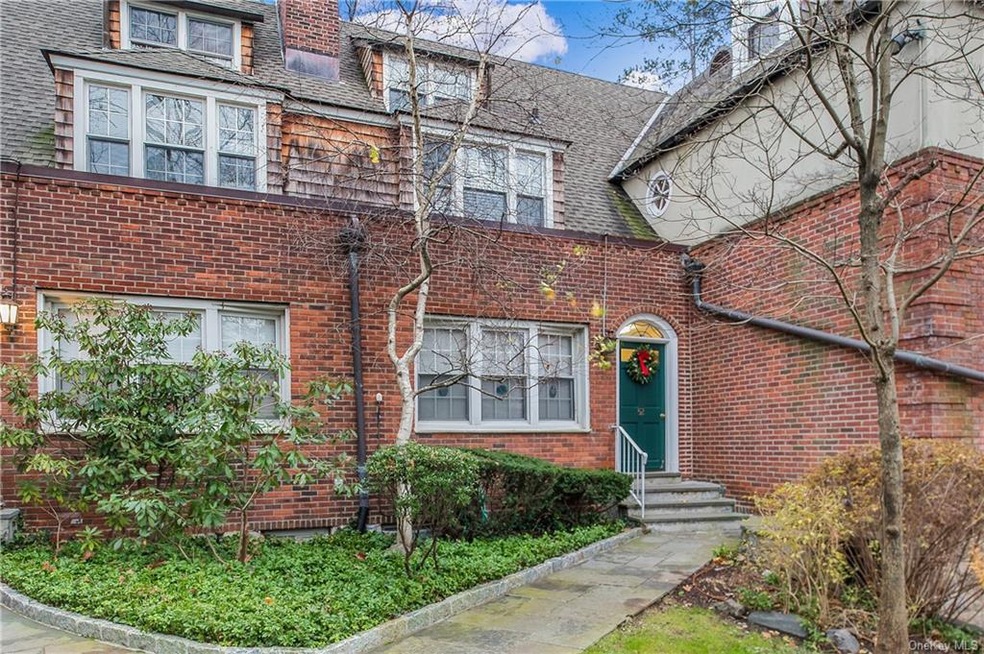 52 Underhill Rd unit 1-C, Scarsdale, NY 10583 - photo 1