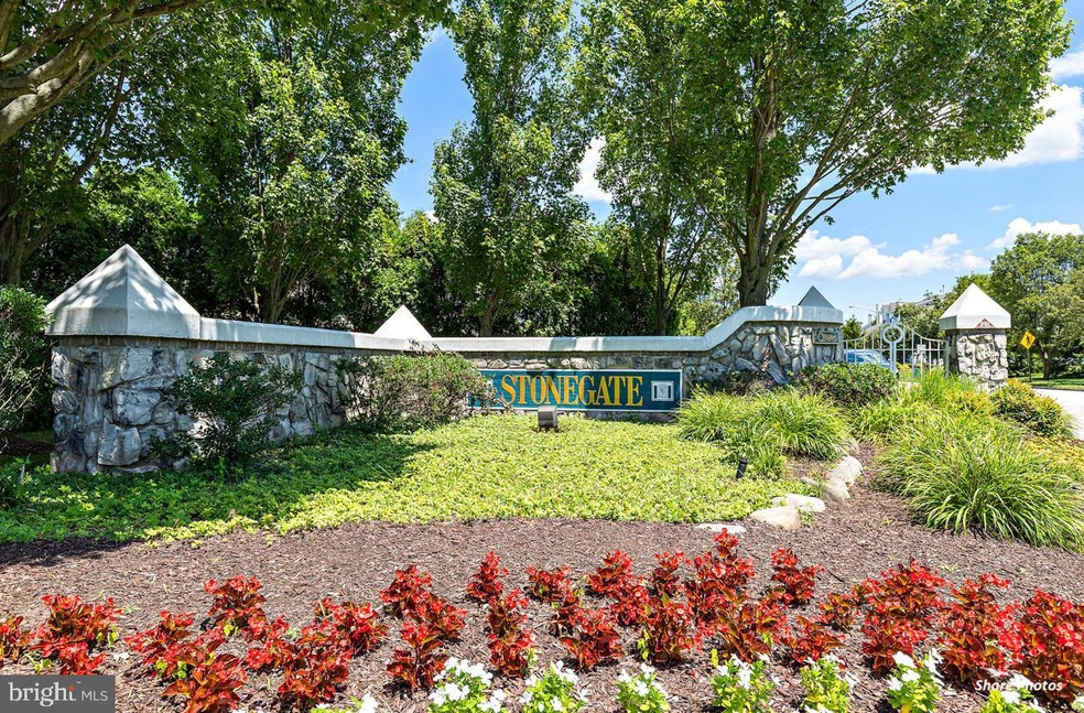 207 Oliphant Ln unit 207, Mount Laurel, NJ 08054 - photo 1