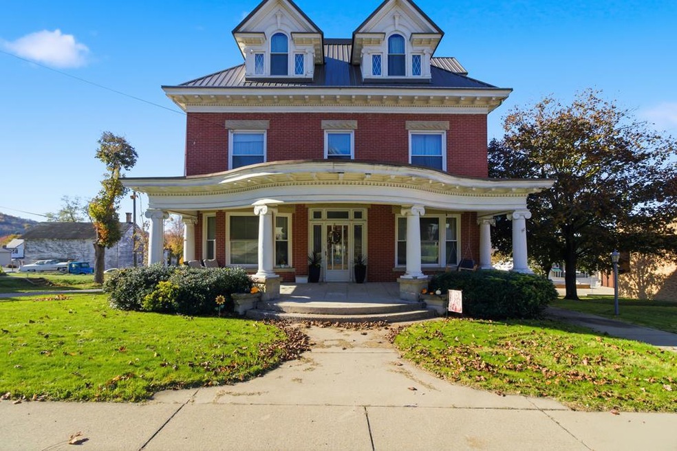 607 E Main St, Reynoldsville, PA 15851 - photo 1