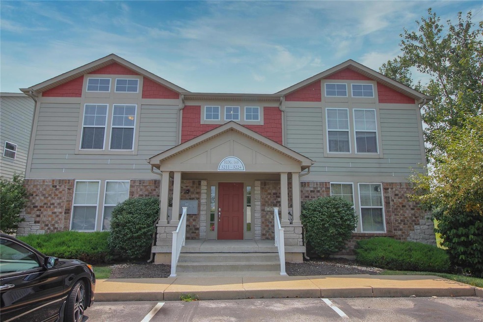 Welcome Home to 3224 Capri Way, Second Level Condo Style home.