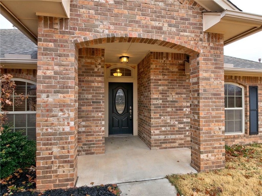 605 Gyrfalcon Dr, Norman, OK 73072 - photo 1