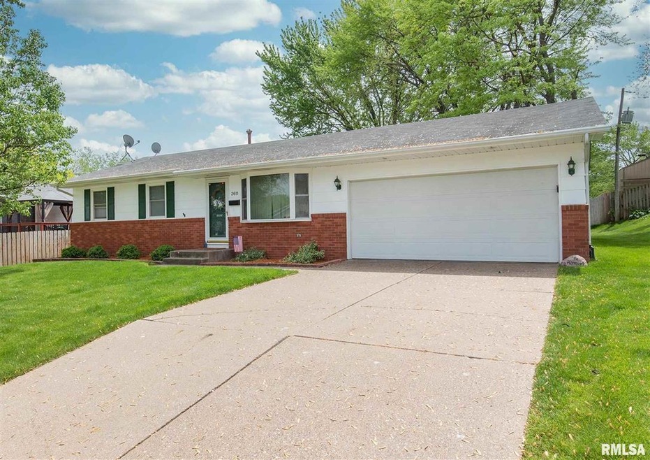 2611 W 37th St, Davenport, IA 52806 - photo 1