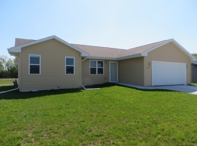 2517 S Terrace St, Janesville, WI 53546 - photo 1