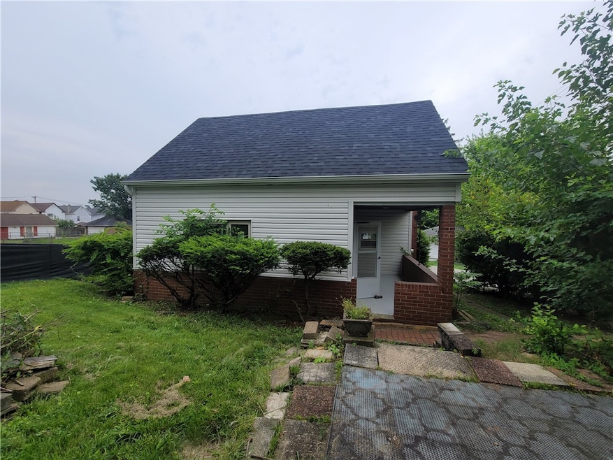 424 Desota St, East Mc Keesport, PA 15035 - photo 1